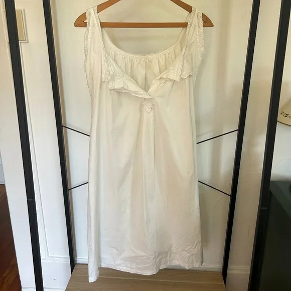 Elegant White Midi Dress - Picture 1 of 5